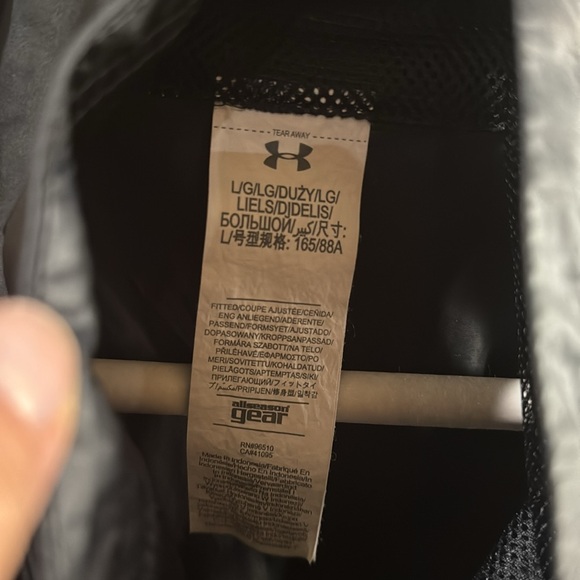 Women’s Under Armour Vest Sz L with ventilation zippered pockets - Picture 3 of 8